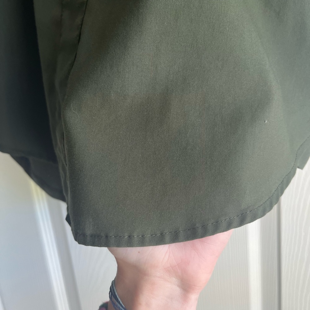 Universal Thread button up - Picture 2 of 3